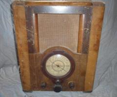PILOT Model U535 Vintage Radio
